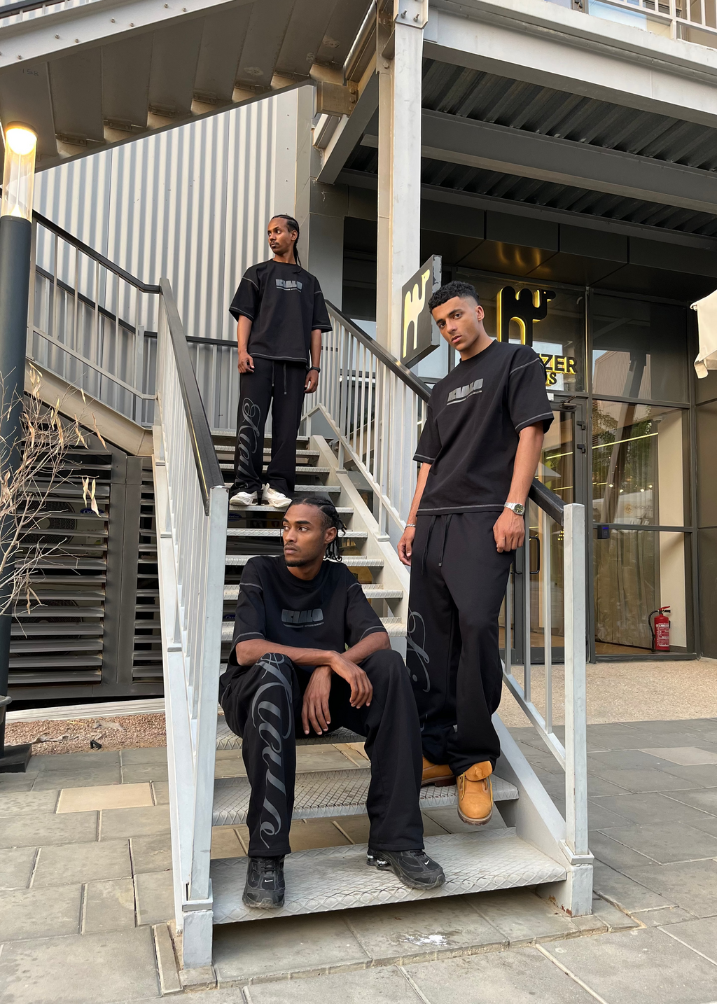 Baggy fit sweatpants [black]