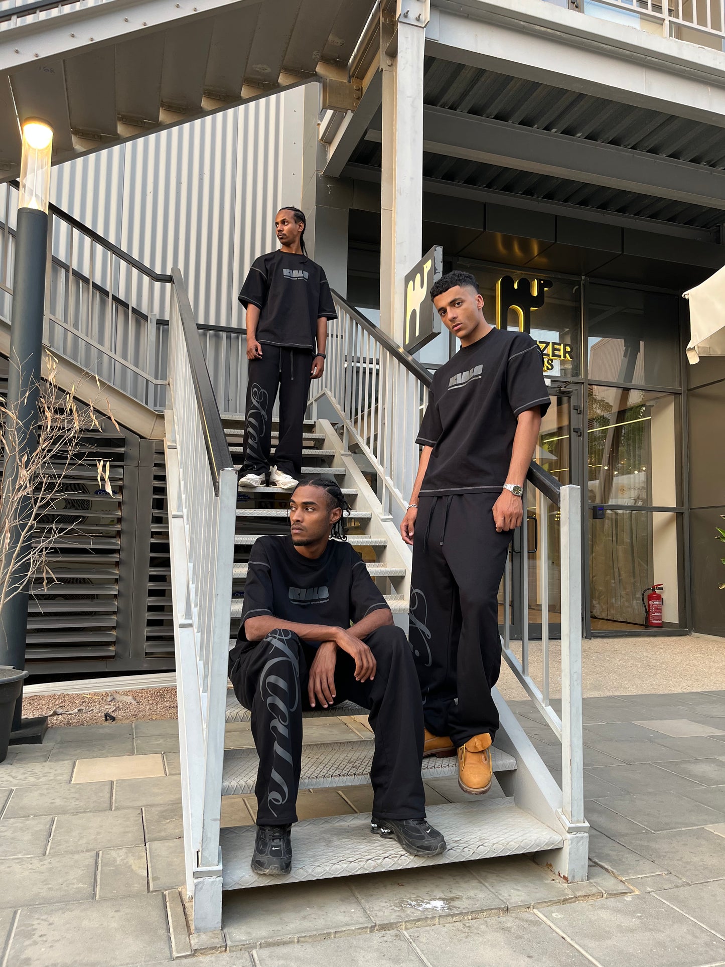 Baggy fit sweatpants [black]