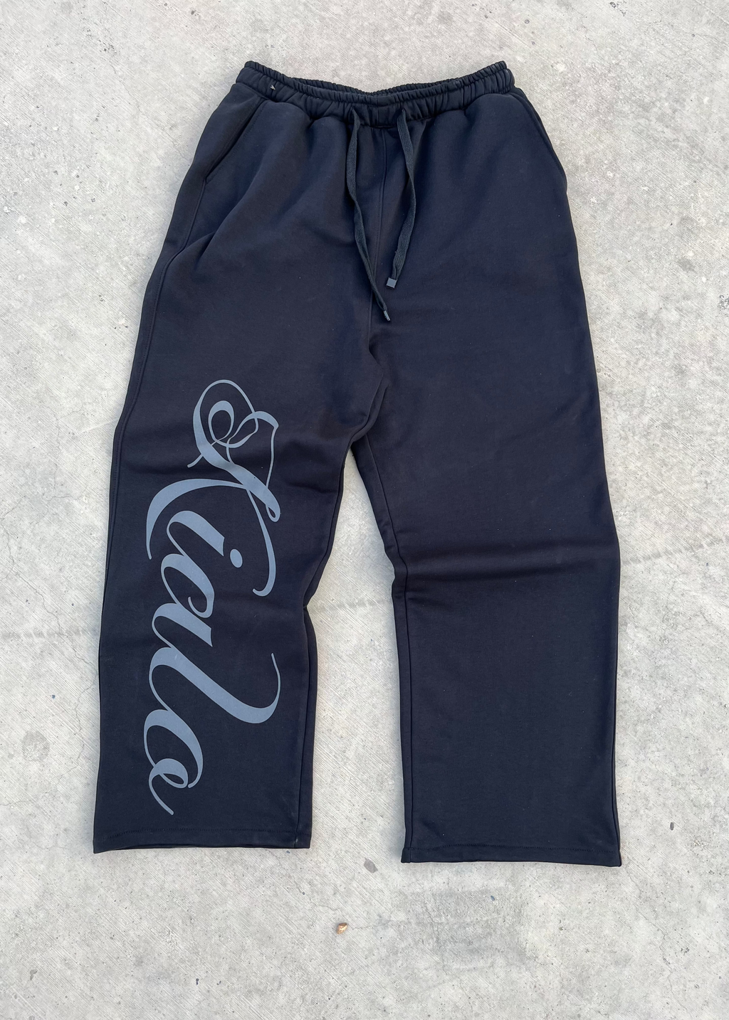 Baggy fit sweatpants [black]