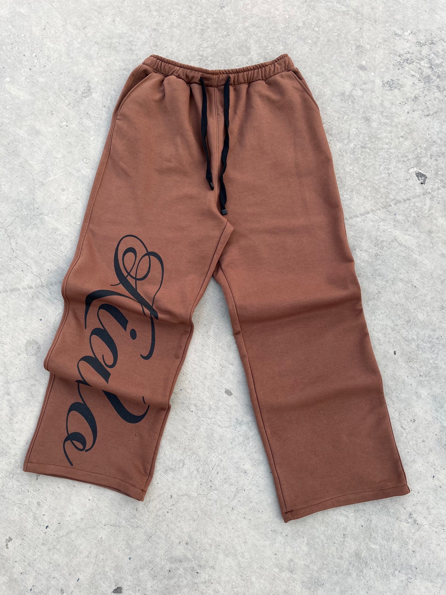 Baggy fit sweatpants [brown]