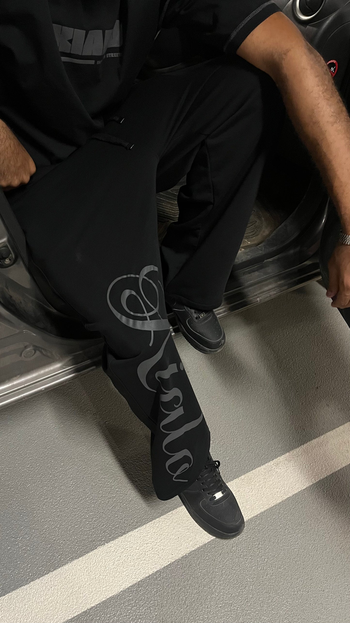 Baggy fit sweatpants [black]