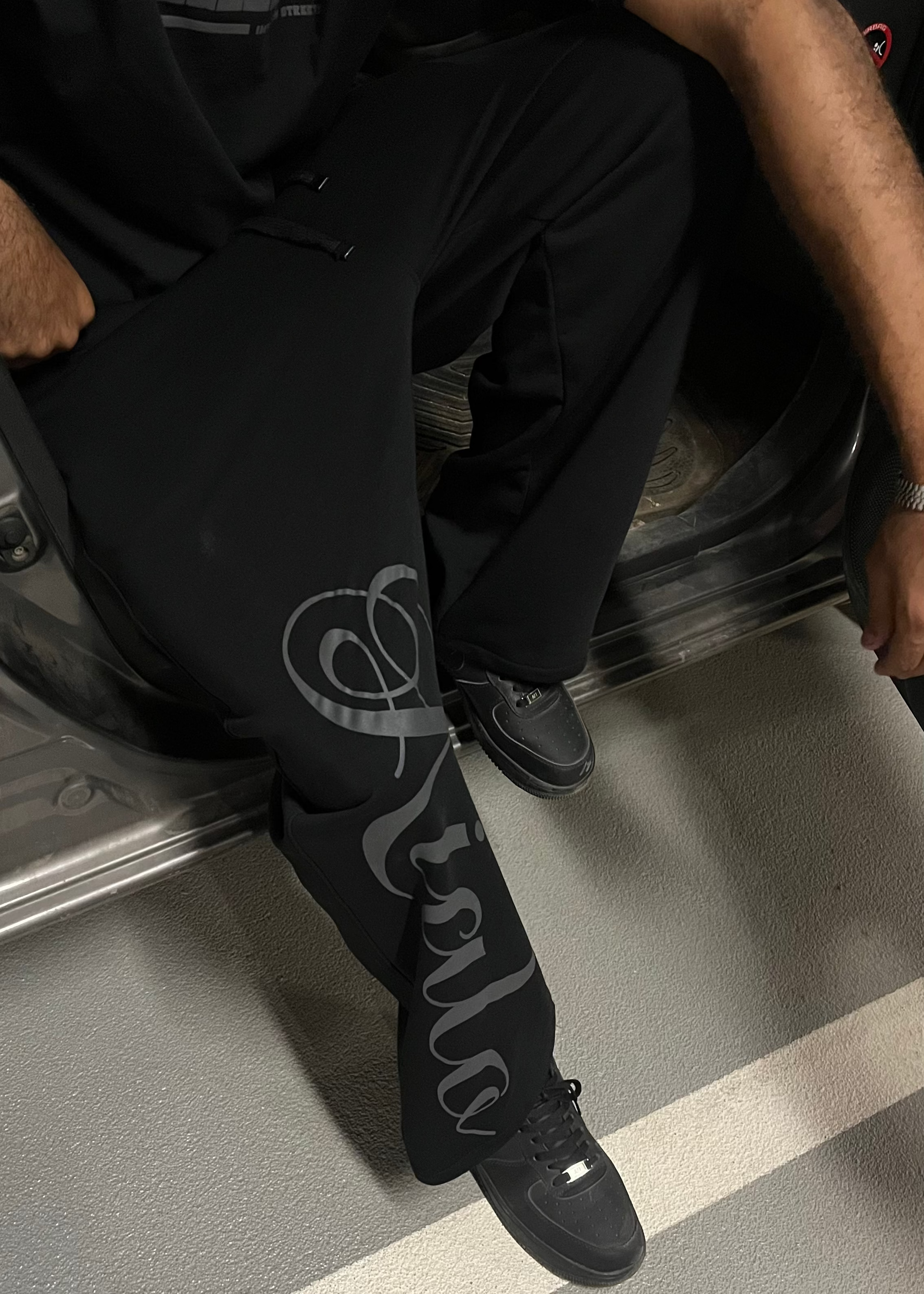 Baggy fit sweatpants [black]