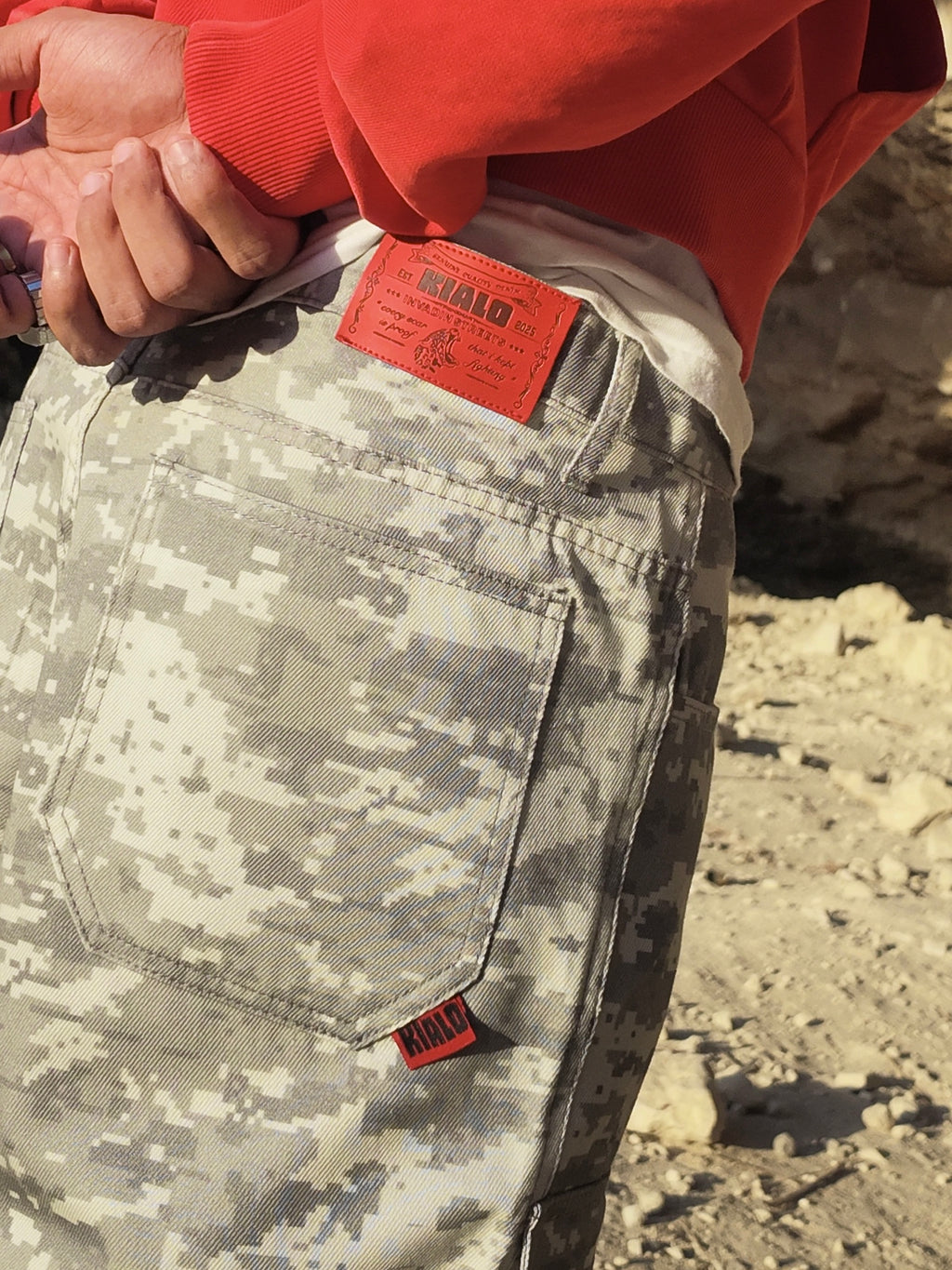 CONVERTIBLE CAMO DENIM (GREY)