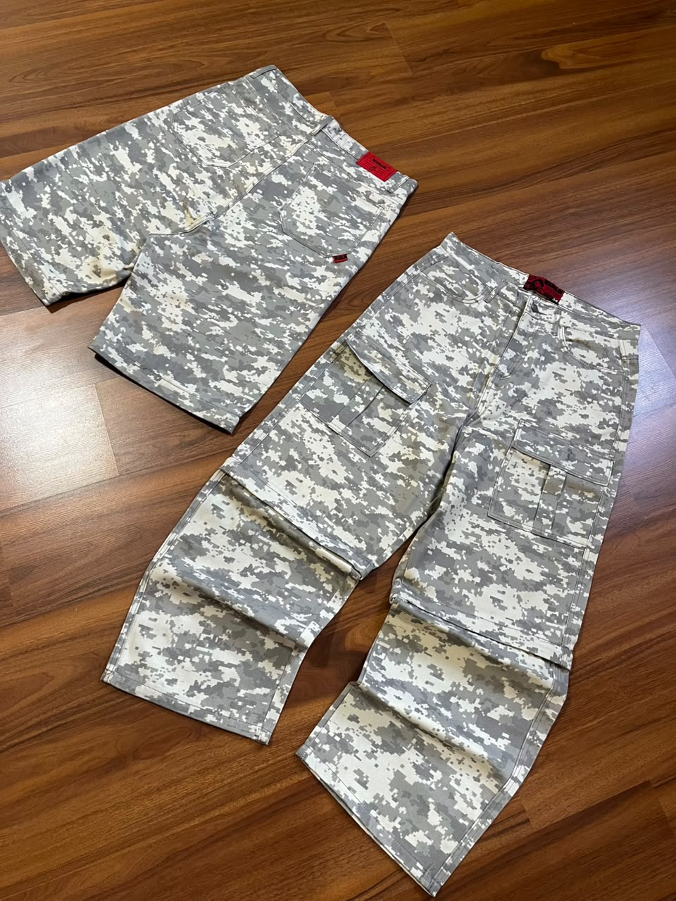 CONVERTIBLE CAMO DENIM (GREY)