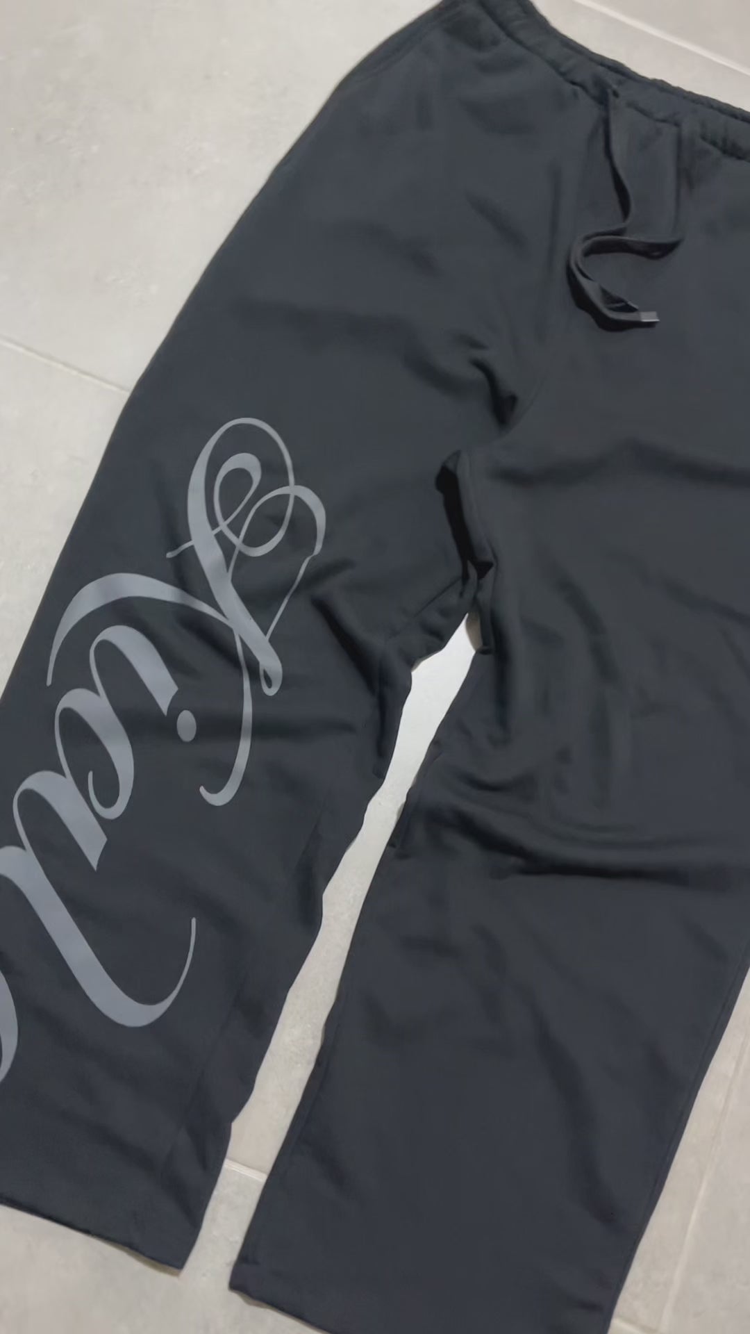 Baggy fit sweatpants [black]