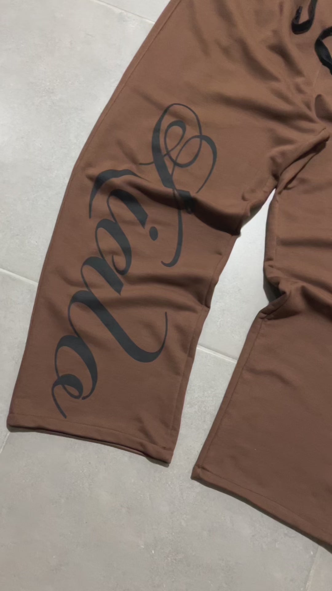 Baggy fit sweatpants [brown]